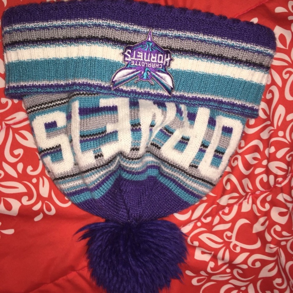Mitchell & ness hornets beanie